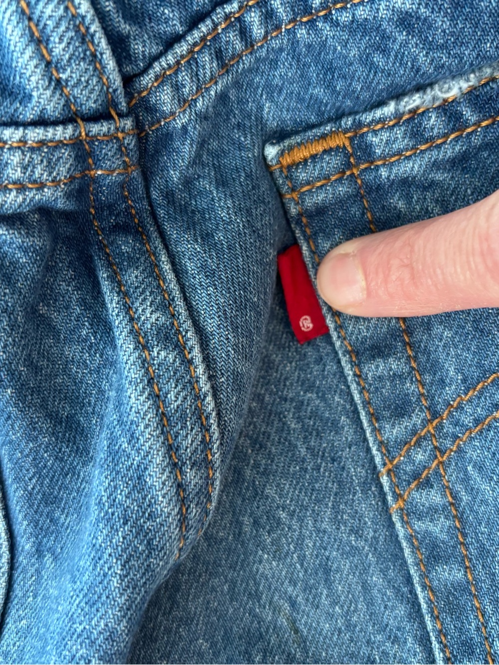 LEVI’S Wedgie Straight Jeans Size 28 Distressed Frayed Hem - Picture 8 of 13